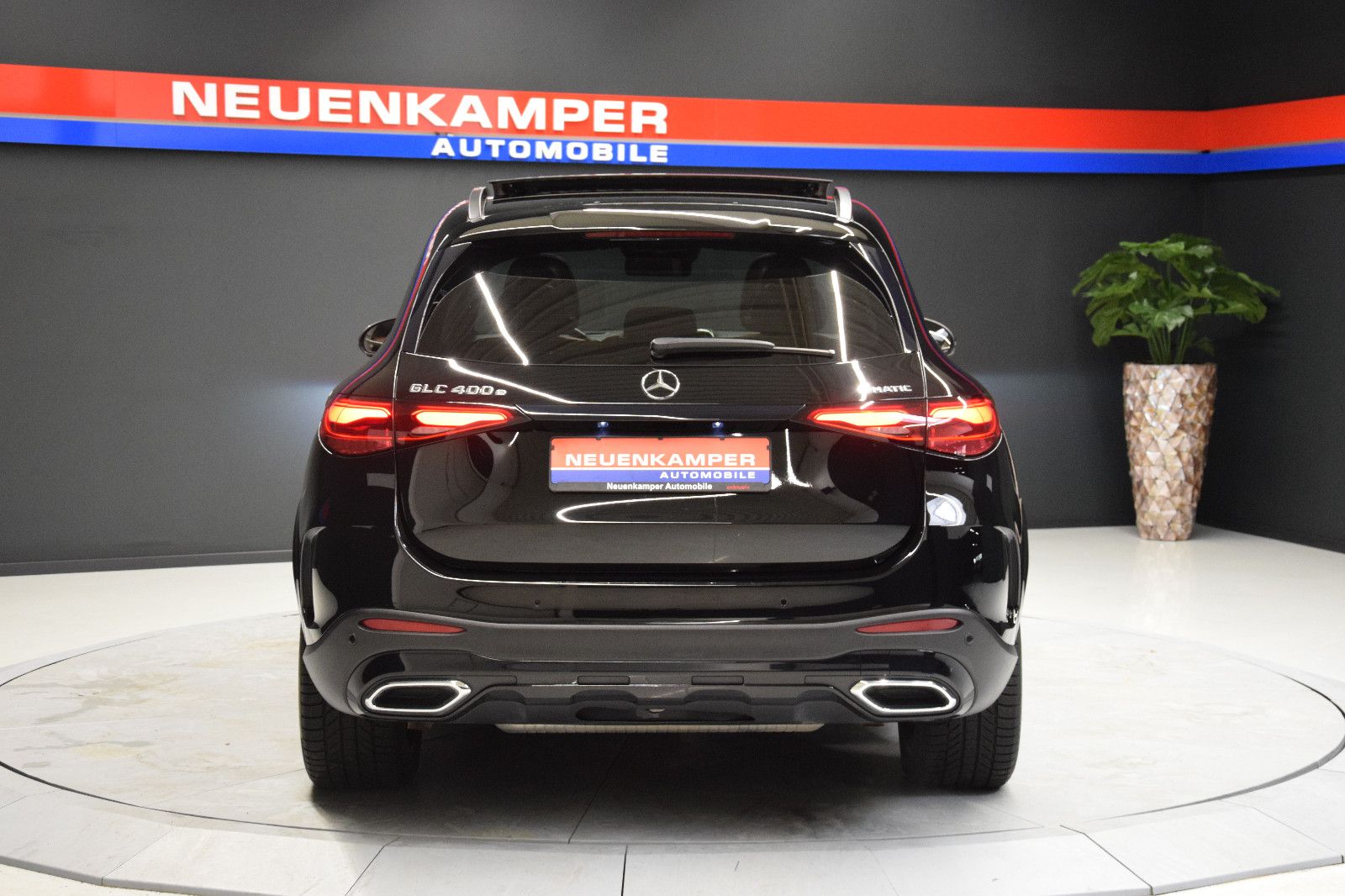Fahrzeugabbildung Mercedes-Benz GLC 400 e 4Matic AMG Line Pano Distron. AHK 360°