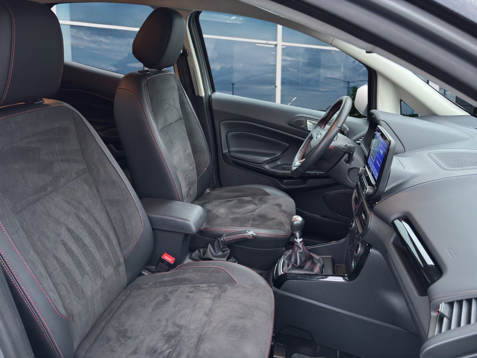 Fahrzeugabbildung Ford EcoSport ST-Line