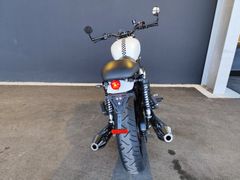 TRIUMPH Bonneville Thruxton Umbau +++ HIGHSIDER + RIZOMA