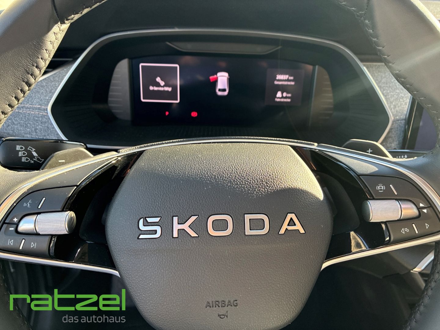 Fahrzeugabbildung SKODA Octavia Combi Selection 2.0 TDI HUD Navi T-Leder