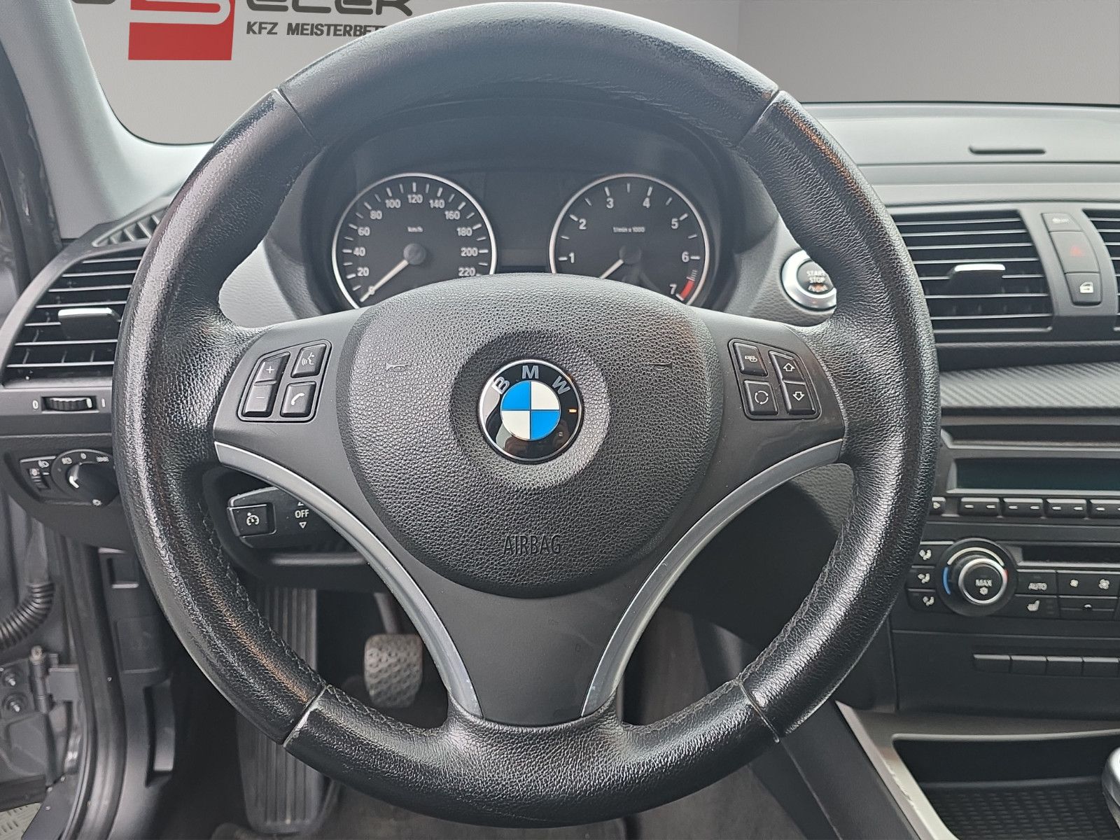 Fahrzeugabbildung BMW 118i 1 Limousine PDC+SHZ+TEMPOMAT+KLIMA