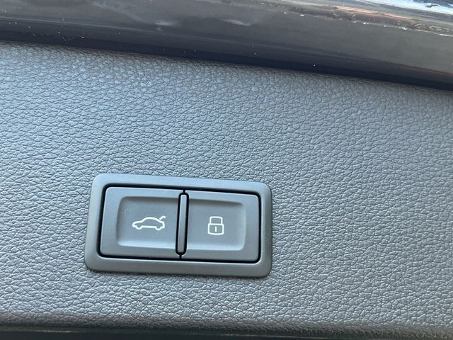 Q2 30 TDI advanced 85kW, AHK, SHZ