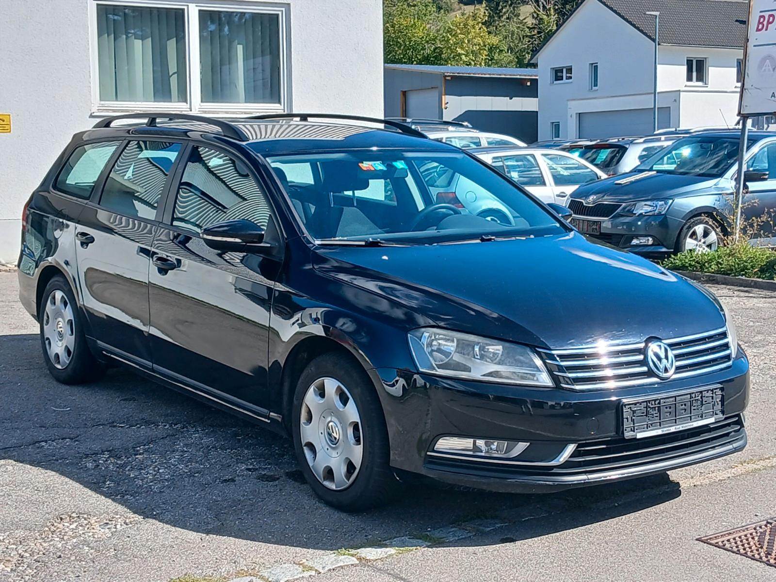 Volkswagen Passat 2011 — interior