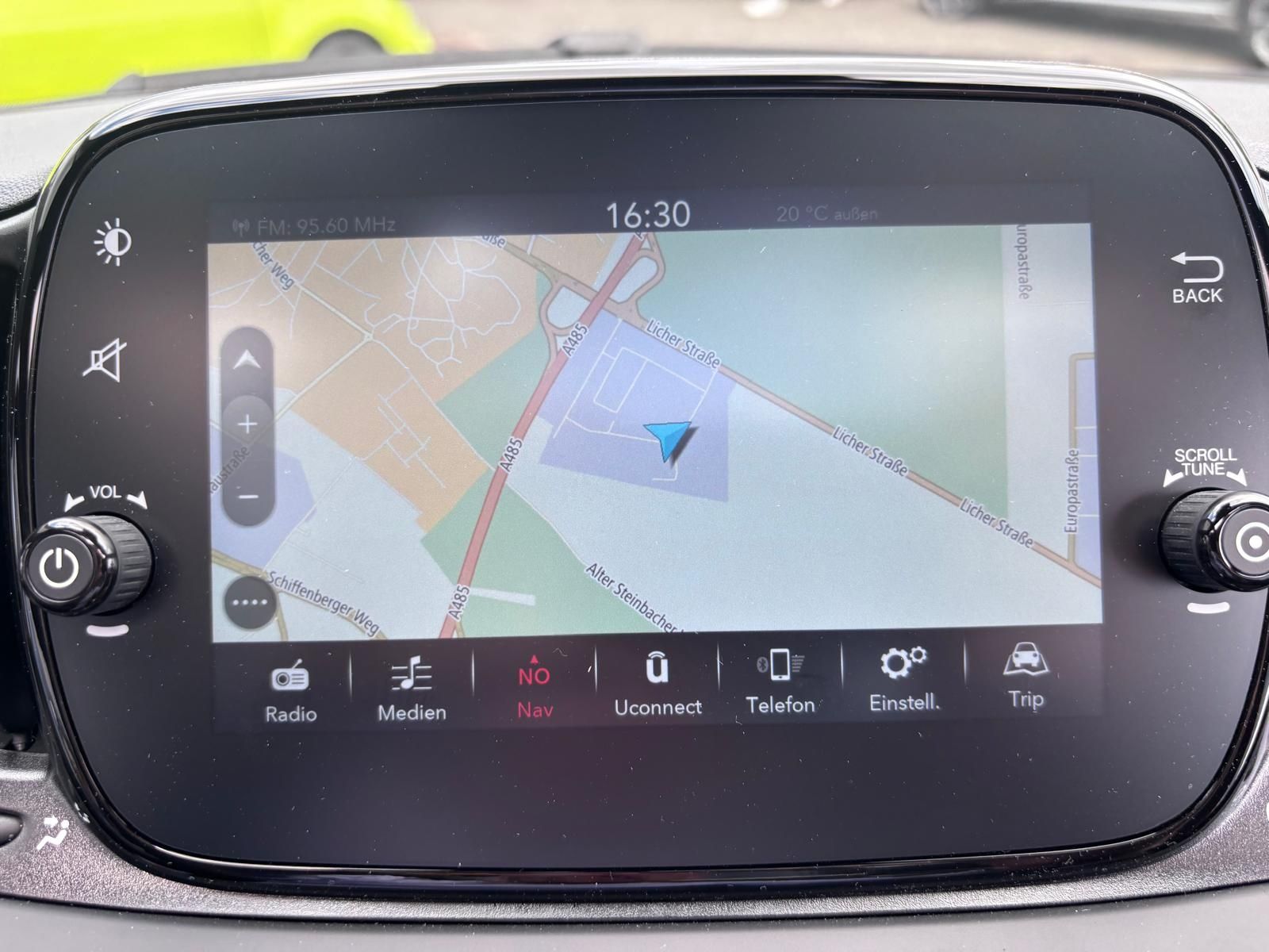 Fahrzeugabbildung Abarth 695C Turismo Leder NAVI Beats 17 ALU