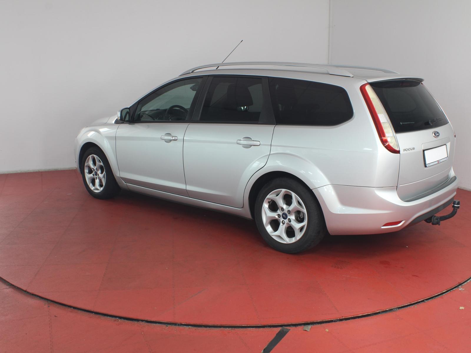 Ford Focus 2010 — photo 30