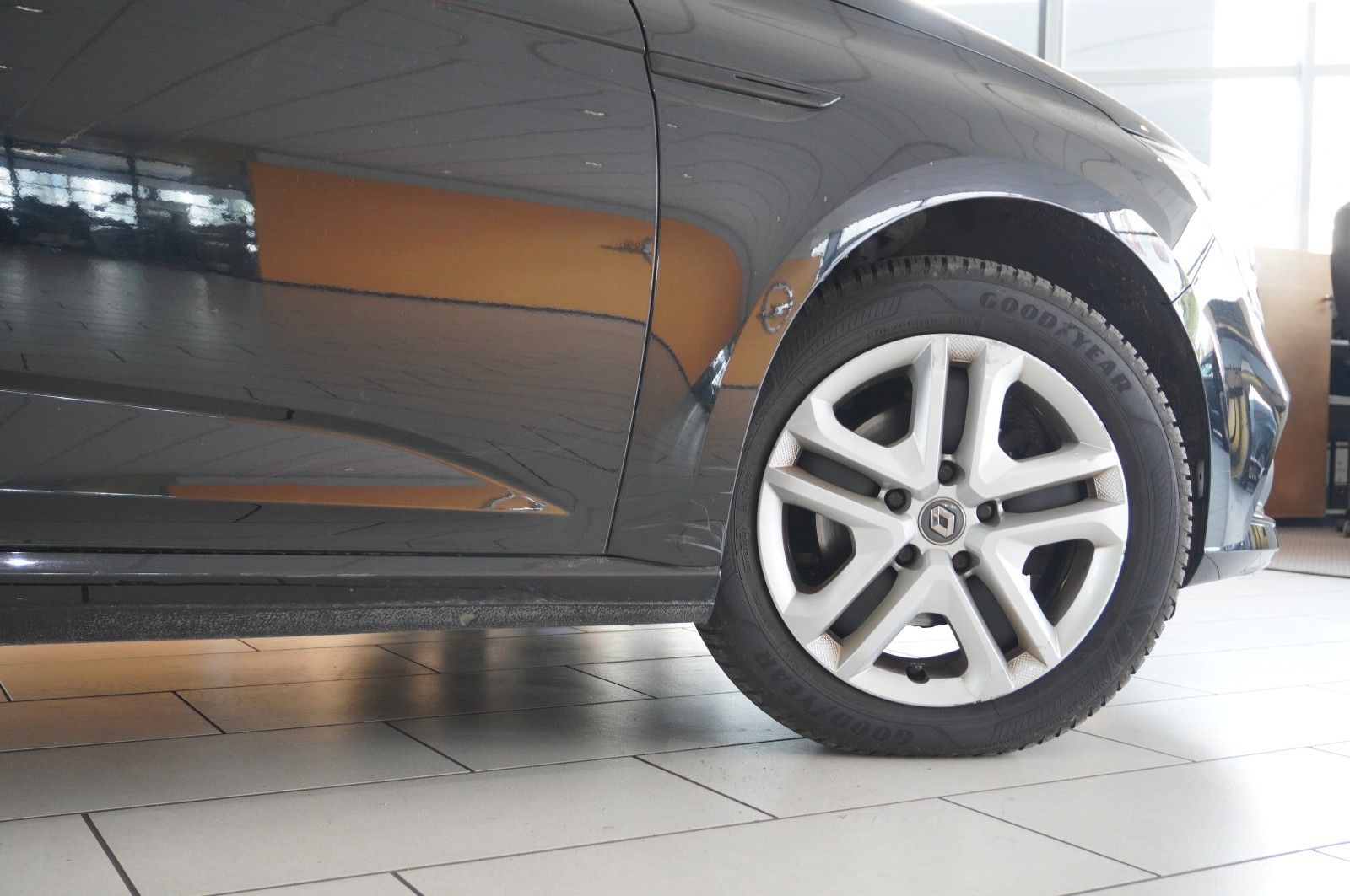 Fahrzeugabbildung Renault Megane IV 1.5D GT BUSINESS NAVI/LED/PDC/VIRT/AHK