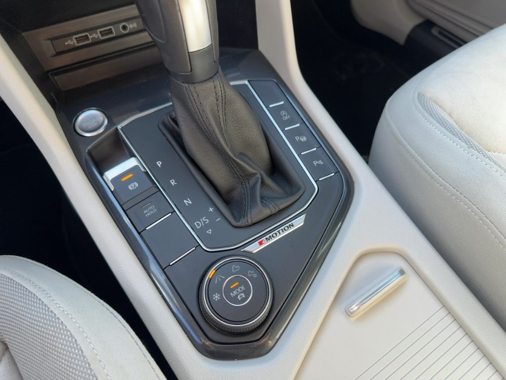 Fahrzeugabbildung Volkswagen Tiguan Allspace Highline 4Motion AHK Schwenkbar