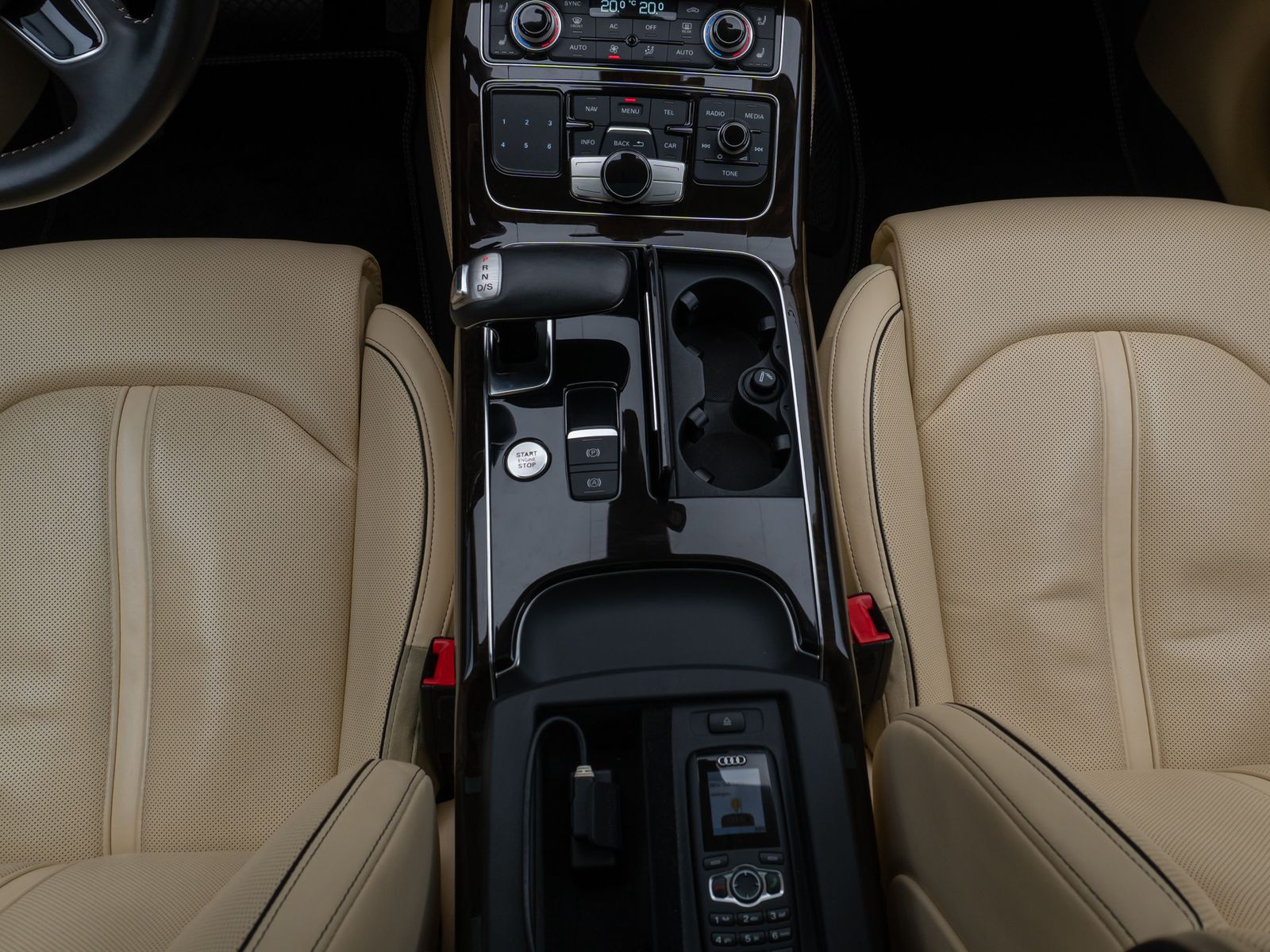 Fahrzeugabbildung Audi A8 W12 Lang Chauffeur GSD B&O Keramik TV Voll