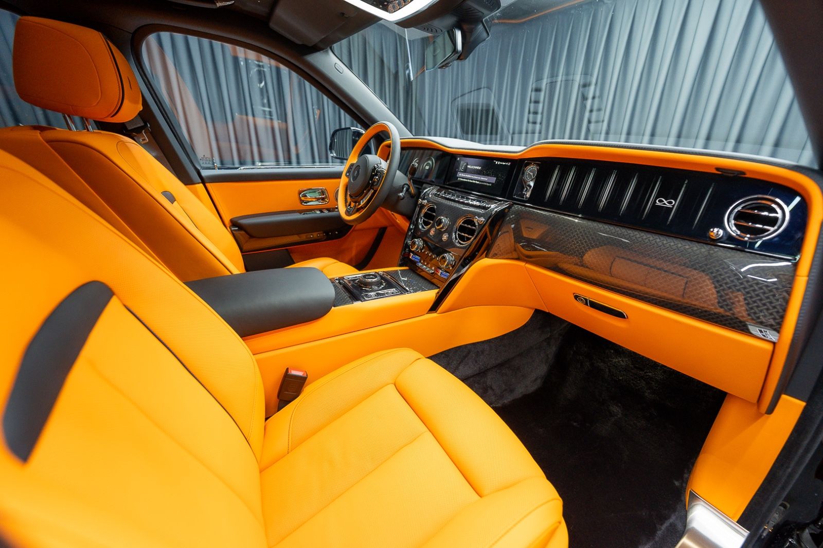 Fahrzeugabbildung Rolls-Royce Cullinan Black Badge 4Seats Starlight 2025 FULL