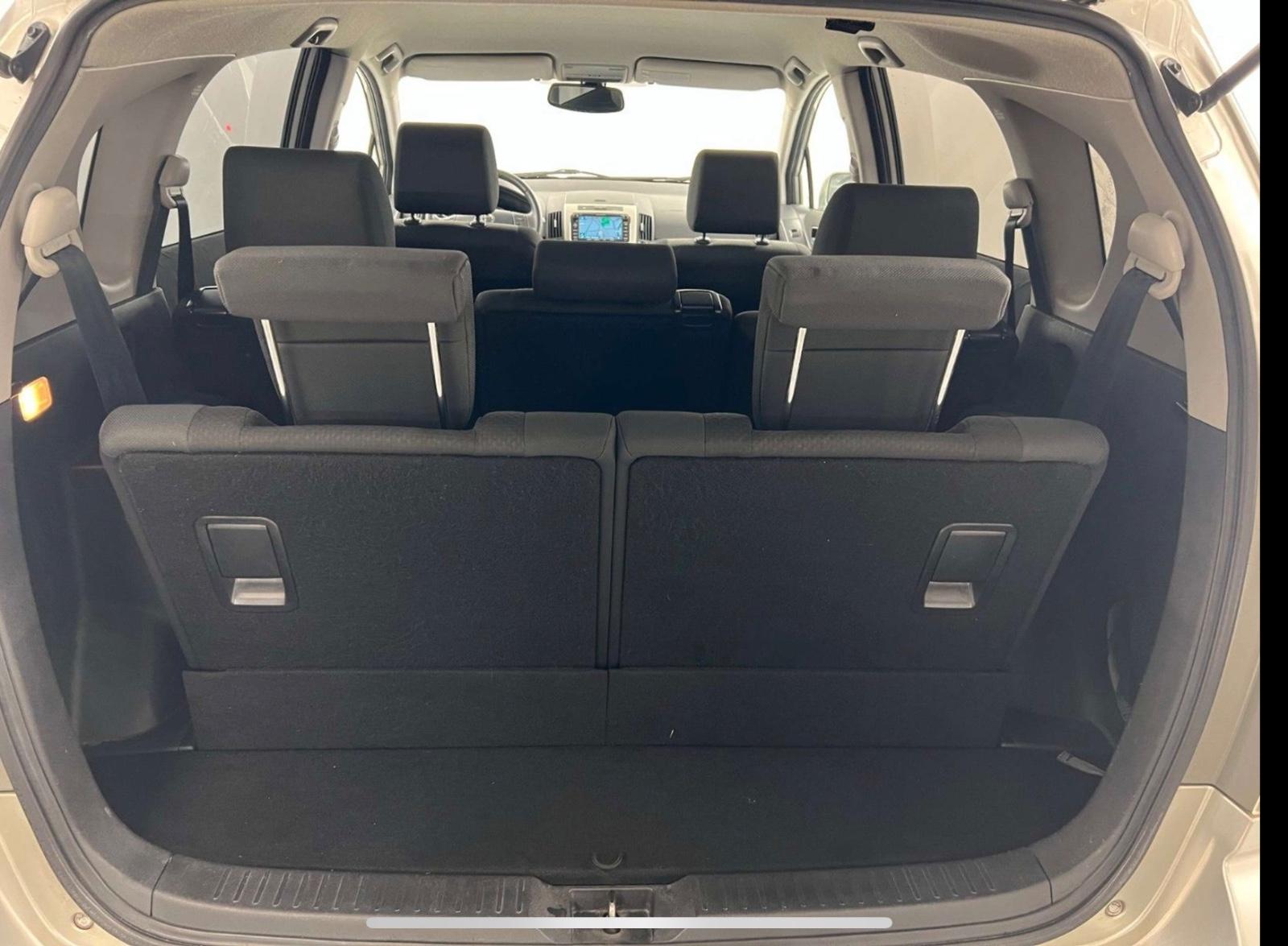 Toyota Corolla Verso 2004 — photo 13