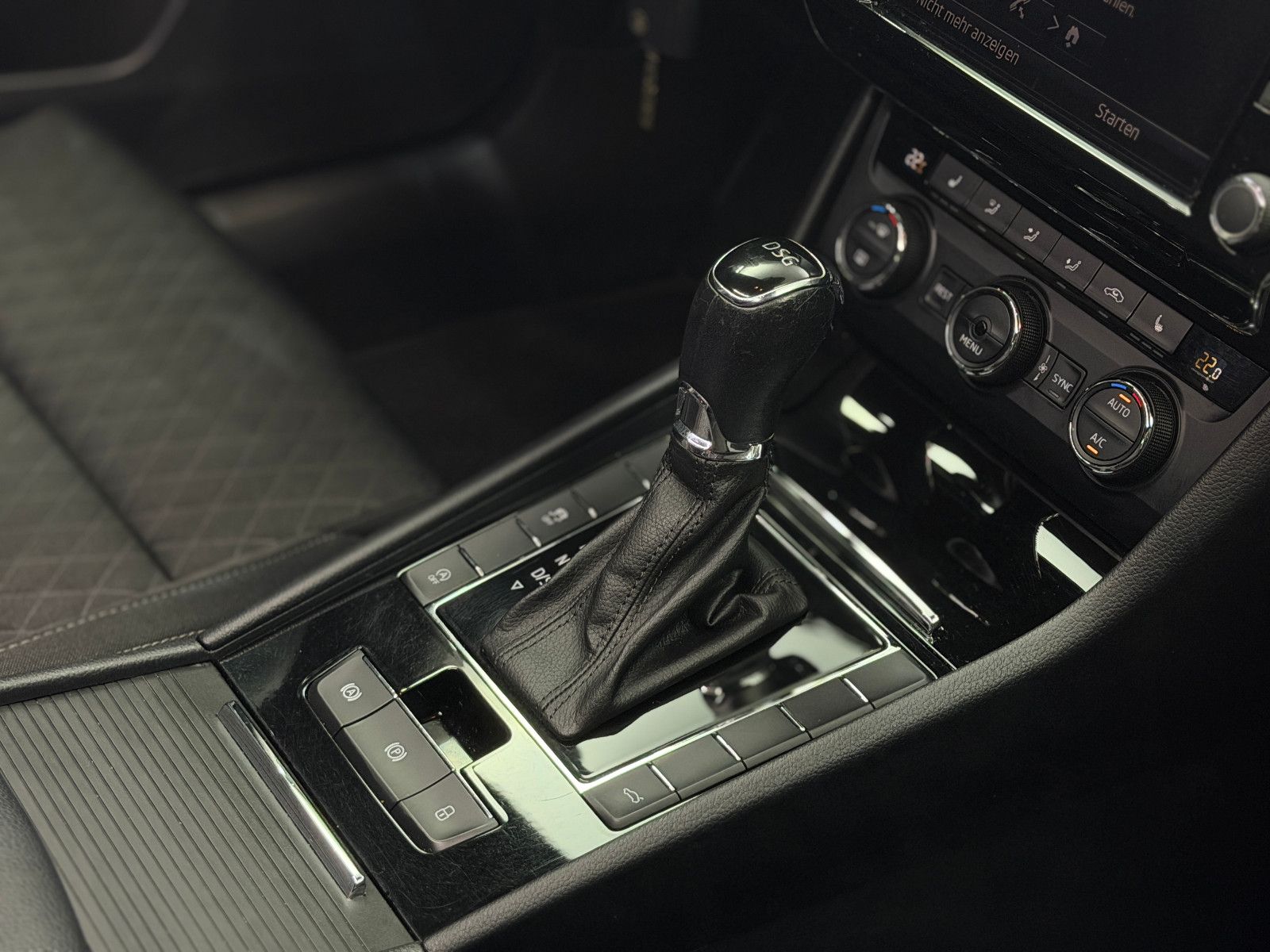 Fahrzeugabbildung SKODA Superb Combi Style |DSG|NAVI|MEMORY|ACC