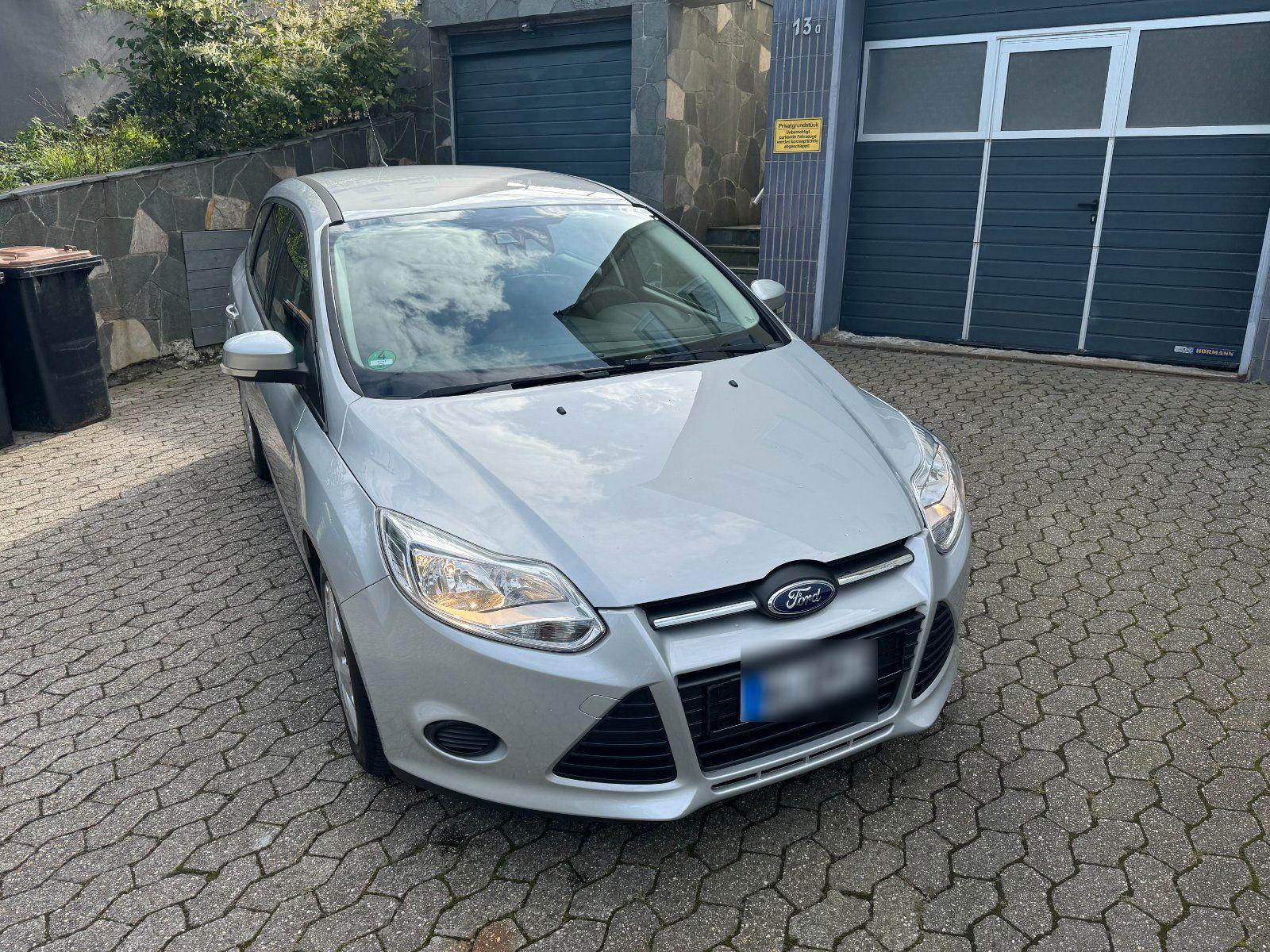 Ford Focus 2014 — салон