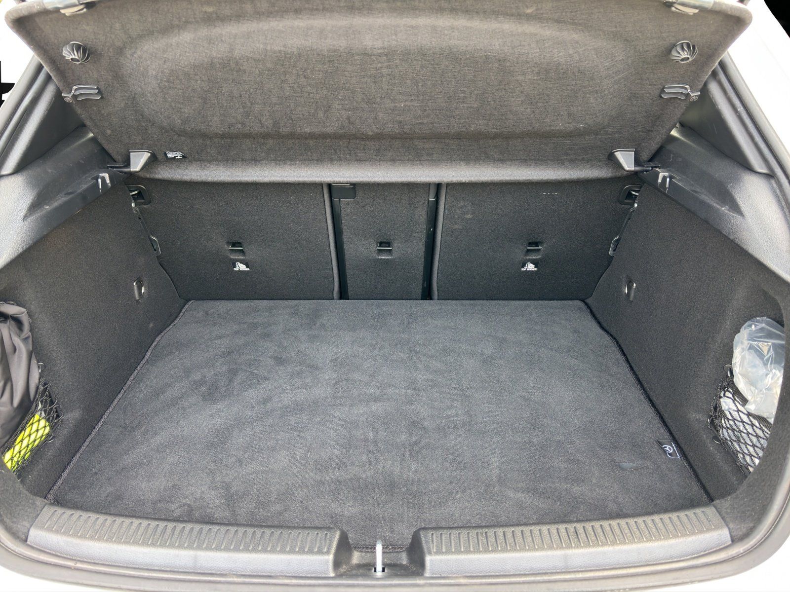 Fahrzeugabbildung Mercedes-Benz A 180 d AMG Distro KeyGO NIGHT Kamera LED