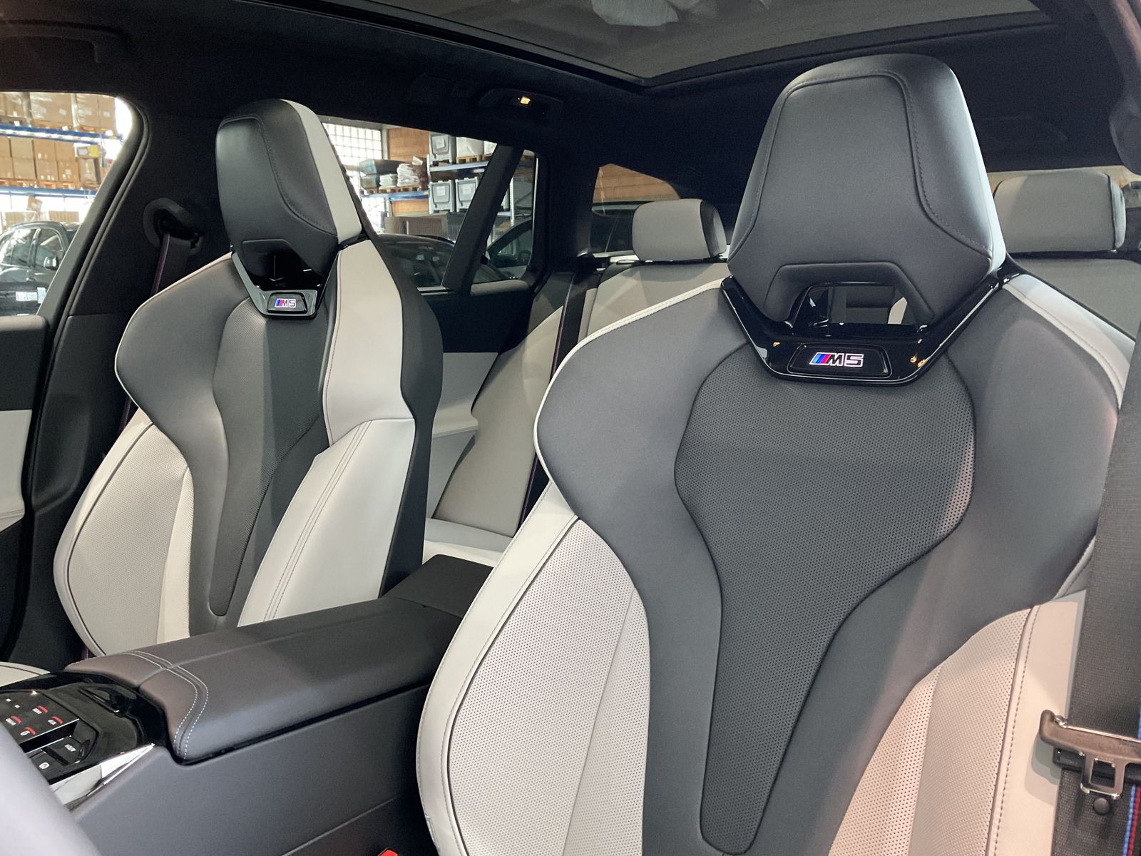 Fahrzeugeinzelansicht 12 Fahrzeugabbildung BMW M5 Touring Ultimate Package, Anhängerkupplung