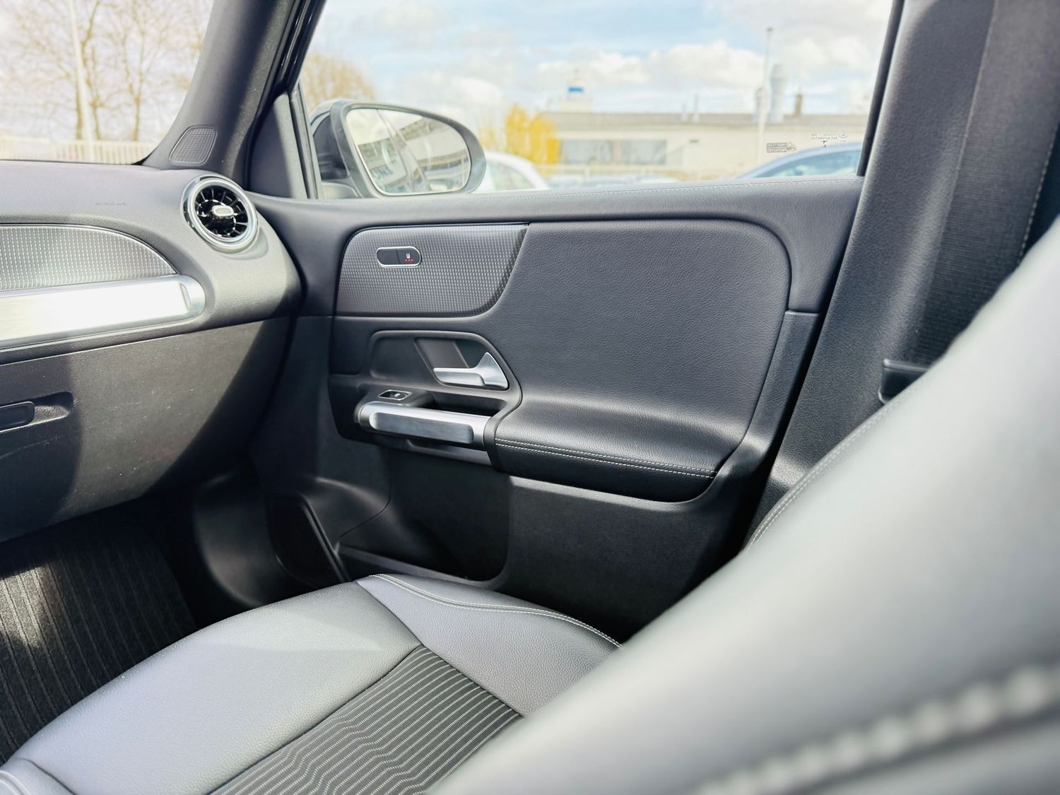 Fahrzeugabbildung Mercedes-Benz GLB 220 d PROGRESSIVE - AHK, Navi, LED, PTS, RFK