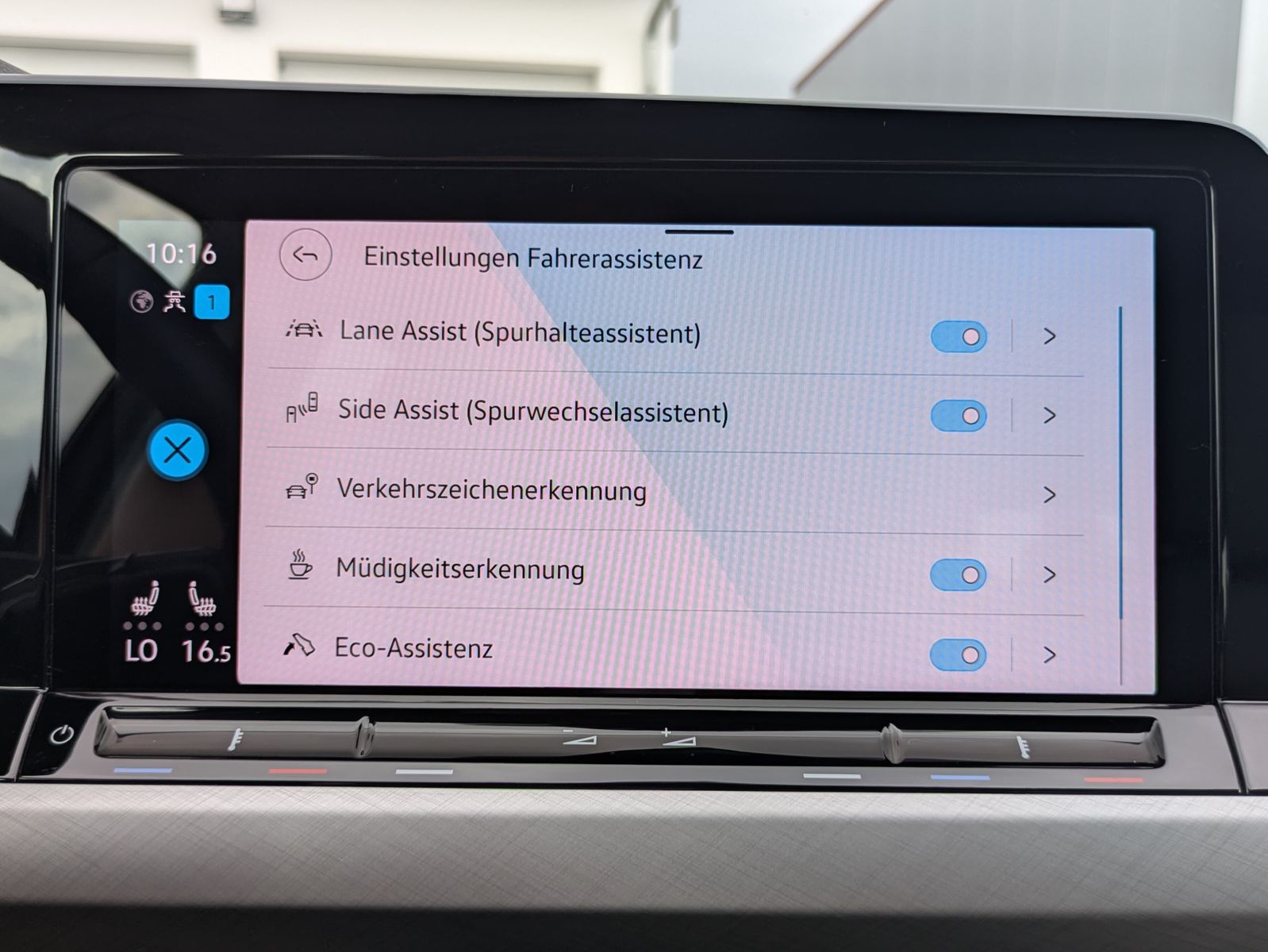 Fahrzeugabbildung Volkswagen Golf 2.0 TDI Life STHZ*LED*MASSAGE*MEMORY*APP