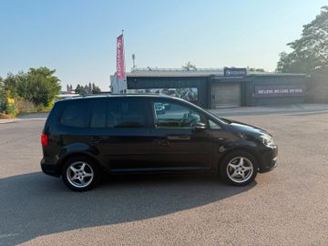 Volkswagen Touran - 4