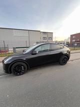 Tesla Model Y Hinterradantrieb RWD RWD - Tesla Model Y in Düsseldorf