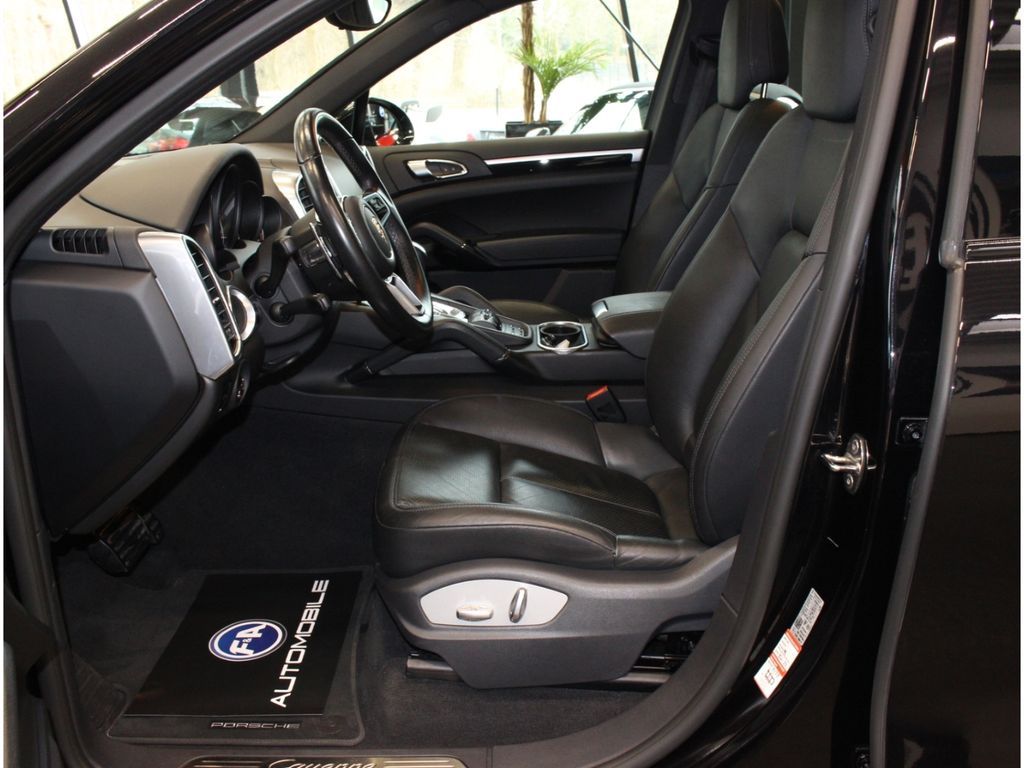 Fahrzeugabbildung Porsche Cayenne Diesel 2. Hand*Pano*Standheizung*21 Zoll
