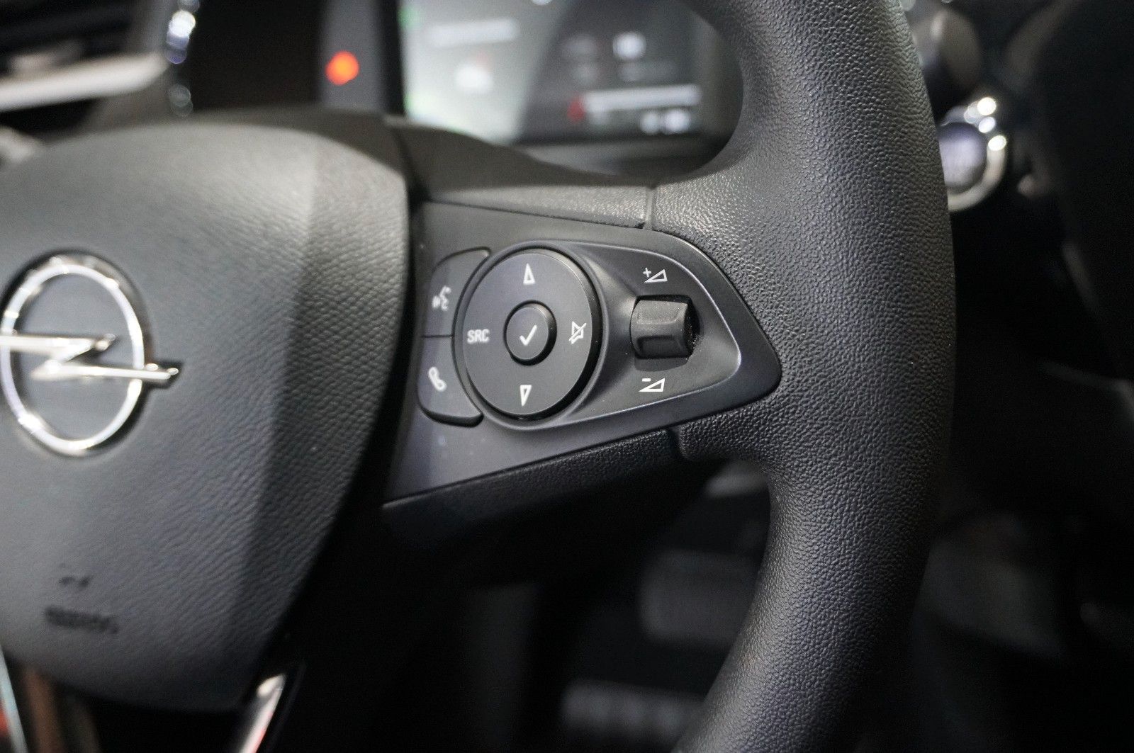 Fahrzeugabbildung Opel Corsa-e  EDITION 50kwh/7,4KW/KLIMA/ALLWETTER