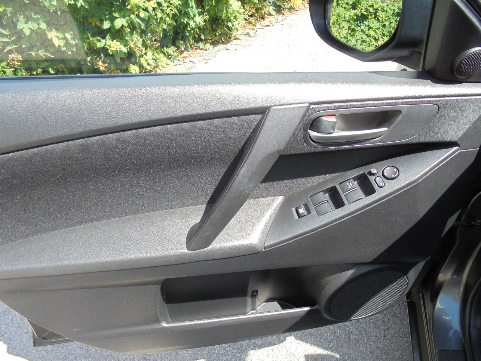 Fahrzeugabbildung Mazda 3 Lim. Exclusive-Line Automatik/Klima/Shz/PDC/