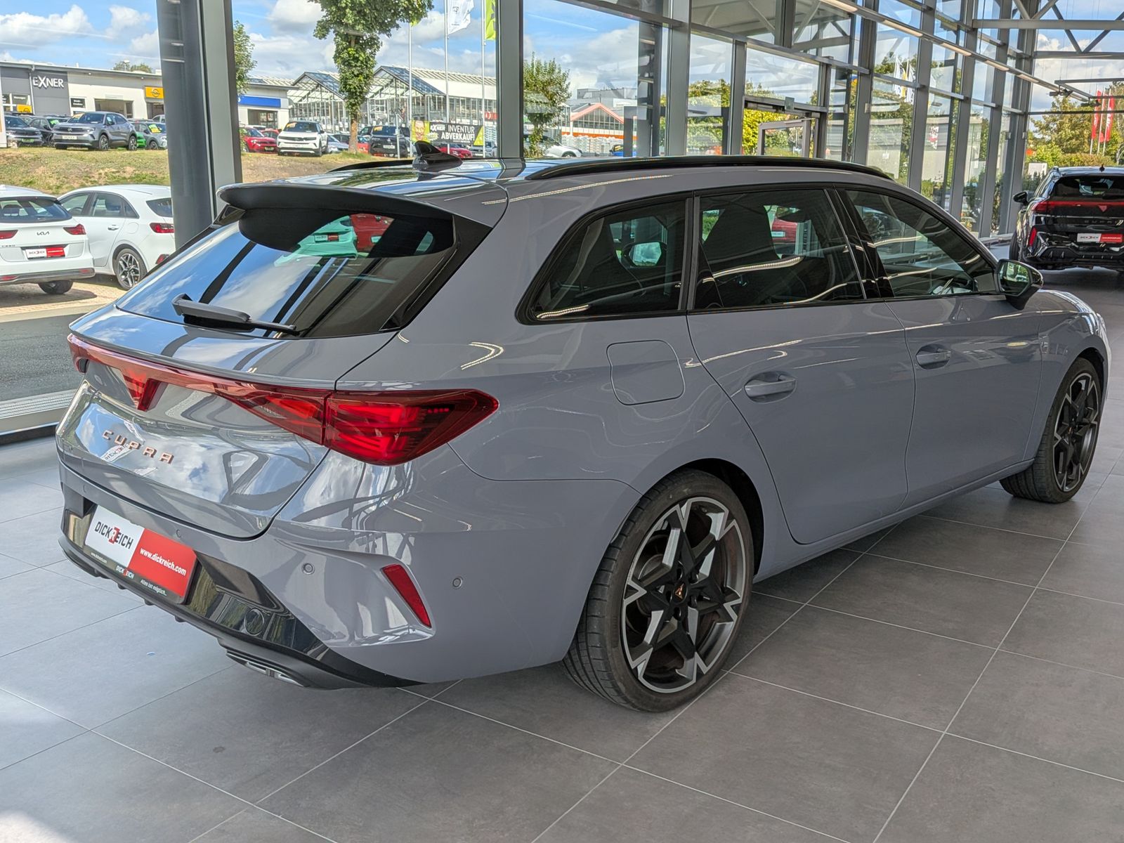 Fahrzeugabbildung CUPRA Leon 1.5 eTSI DINAMICA MATRIX ACC PANO AHK 5J-Ga