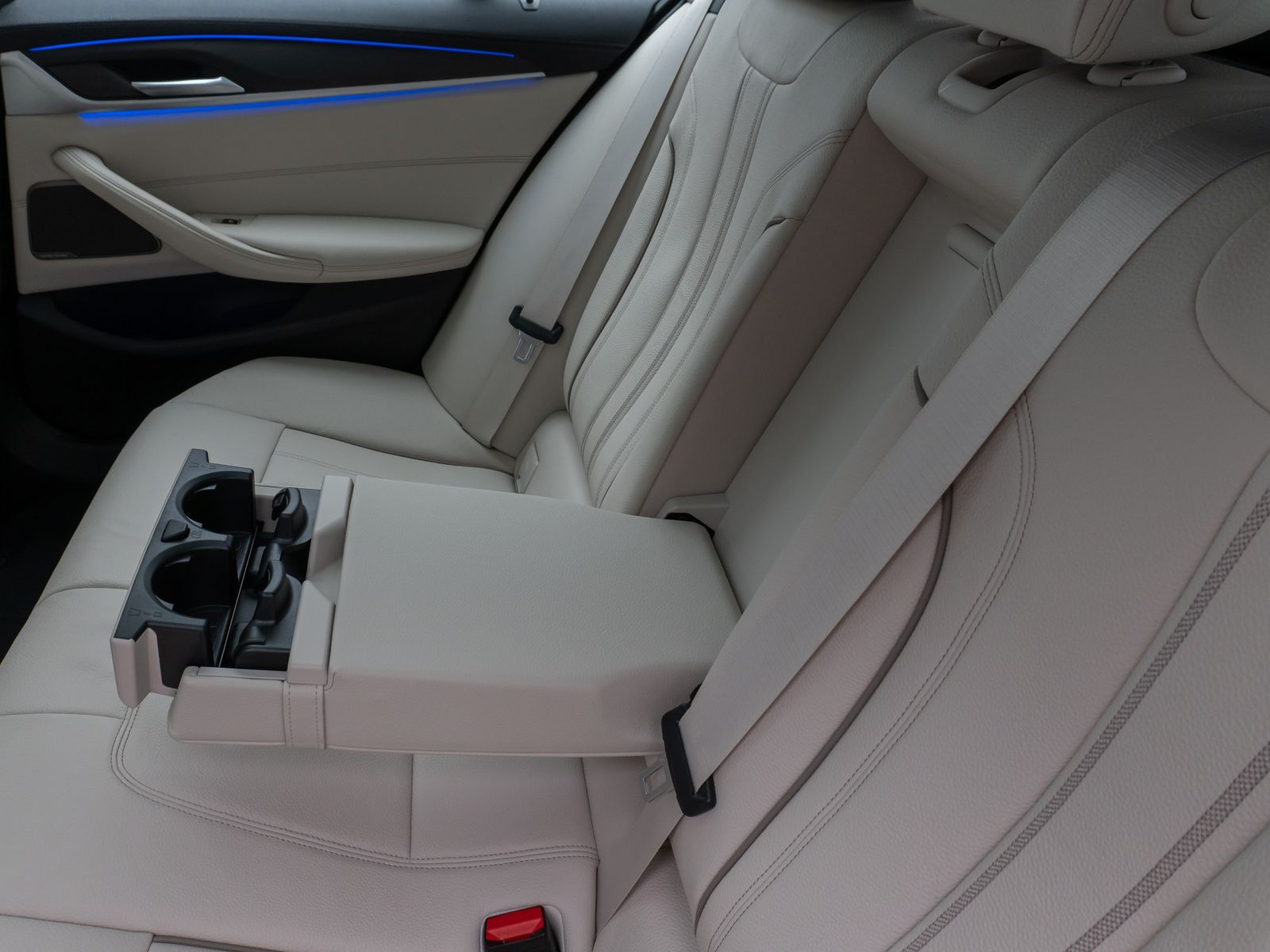 Fahrzeugabbildung BMW 520d  xD Luxury Line Panorama Kamera DAB H/K AHK