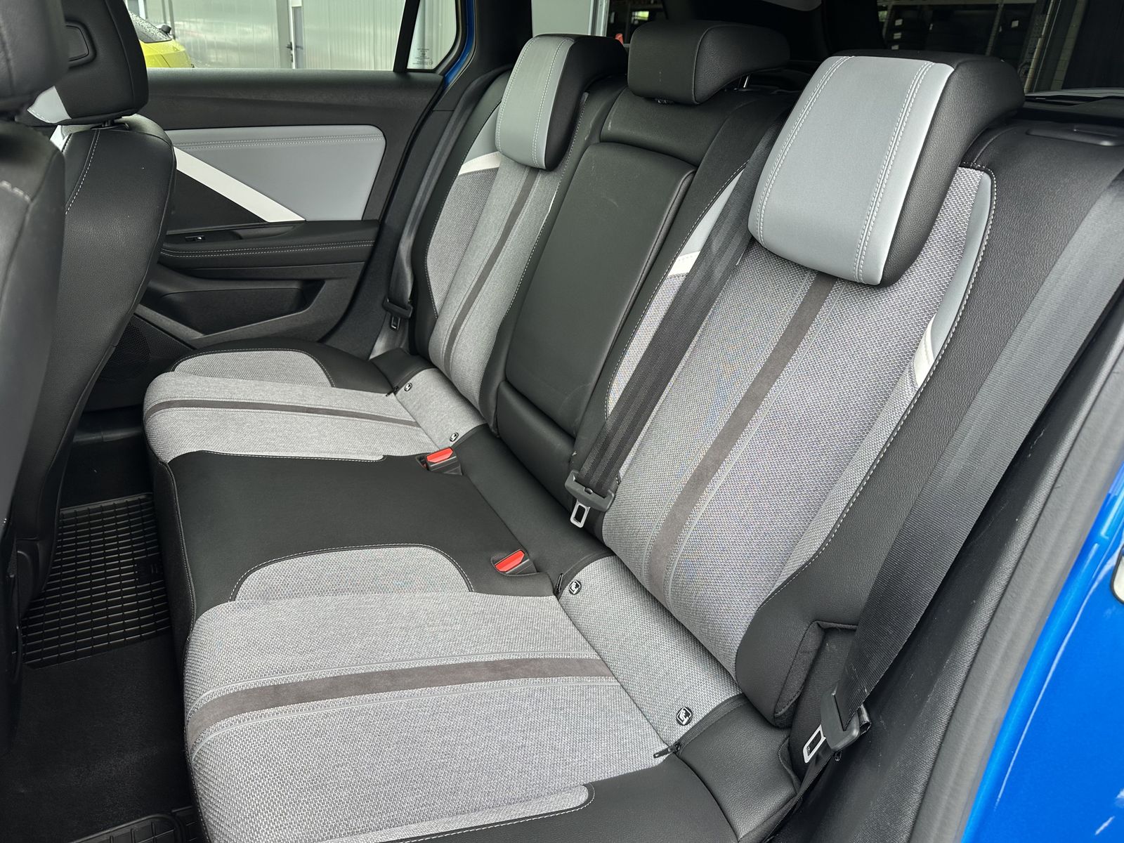Fahrzeugabbildung Opel Astra SpT 1.6 Hybrid Elegance NAV+LED+ACC+VCOCKP