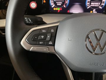 Volkswagen Golf - 11