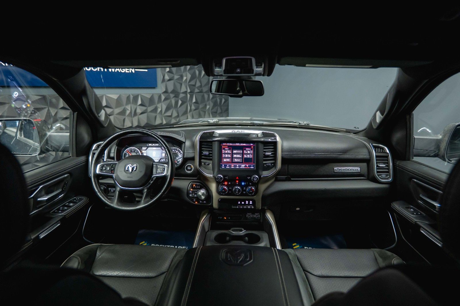 Fahrzeugabbildung Dodge RAM 5.7 V8 HEMI 4x4 LARAMIE Offroad AxleLock 19%