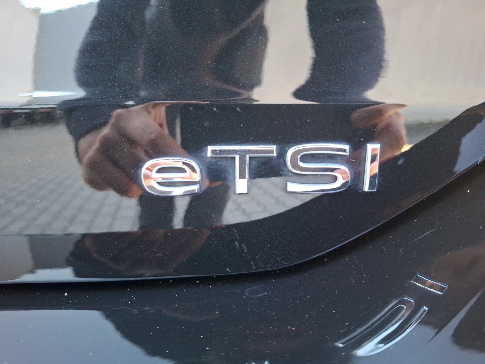 Fahrzeugabbildung Volkswagen Passat Variant eTSI Business DSG LED Navi AID HU