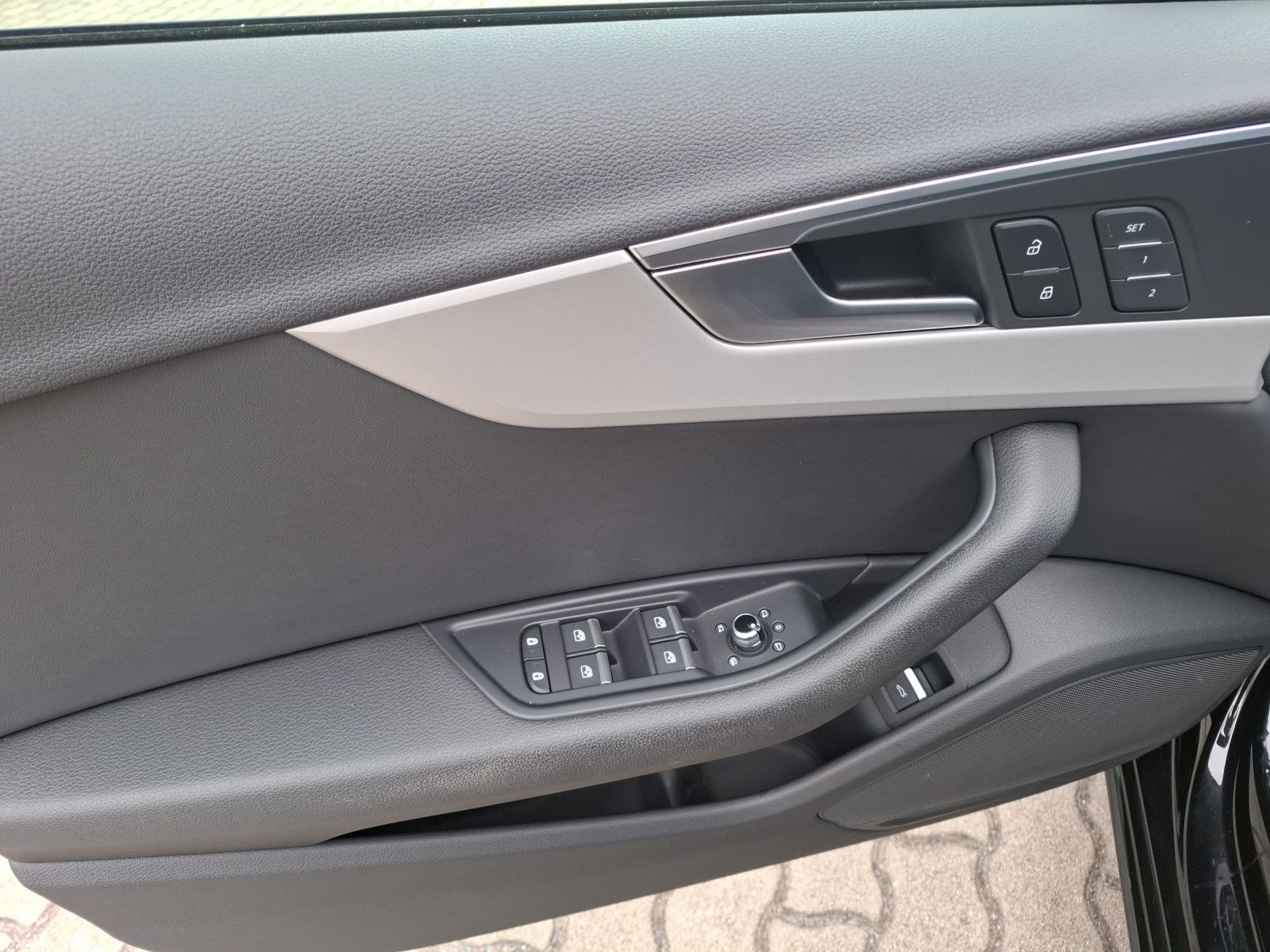 Fahrzeugabbildung Audi A4 Avant 35 TFSI advanced S-tronic LED Navi ACC