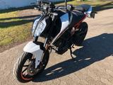 KTM Duke 125 - KTM 125