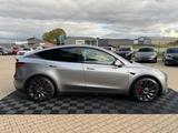Tesla MODEL Y PERFORMANCE | QUICKSILVER | 21 INCH TURB - silberne Tesla Model Y