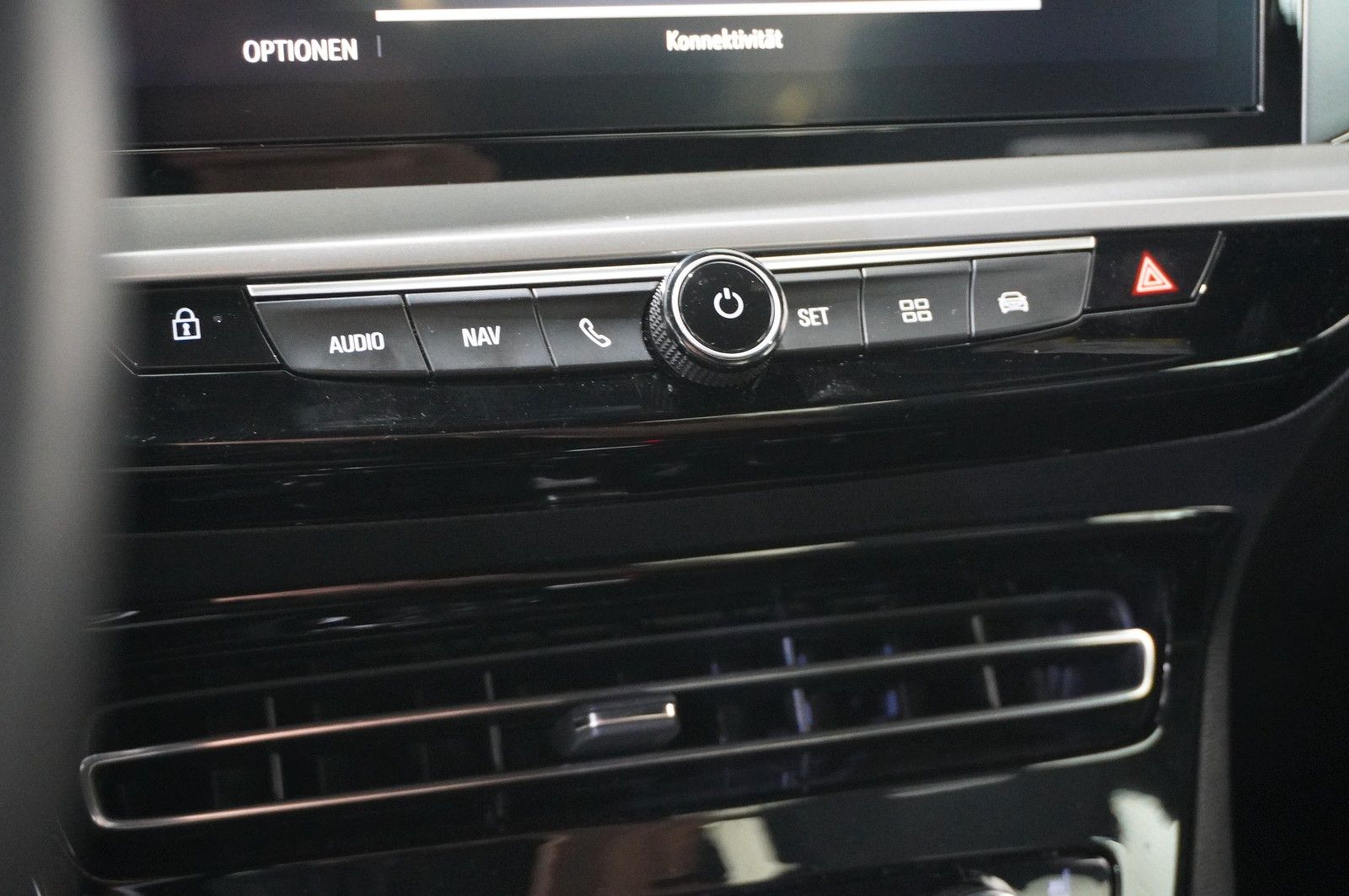 Fahrzeugabbildung Opel Mokka 1.2T ULTIMATE NAVI/LED/KAMERA/SPORT/SH/DAB