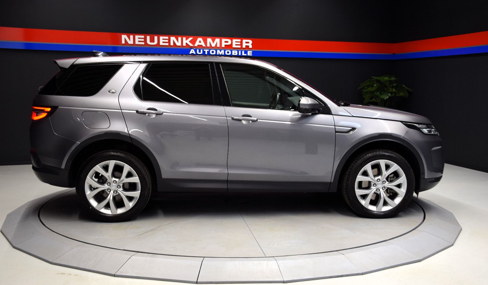 Fahrzeugabbildung Land Rover Discovery Sport AWD Pano Leder 360° LED PDC Totw
