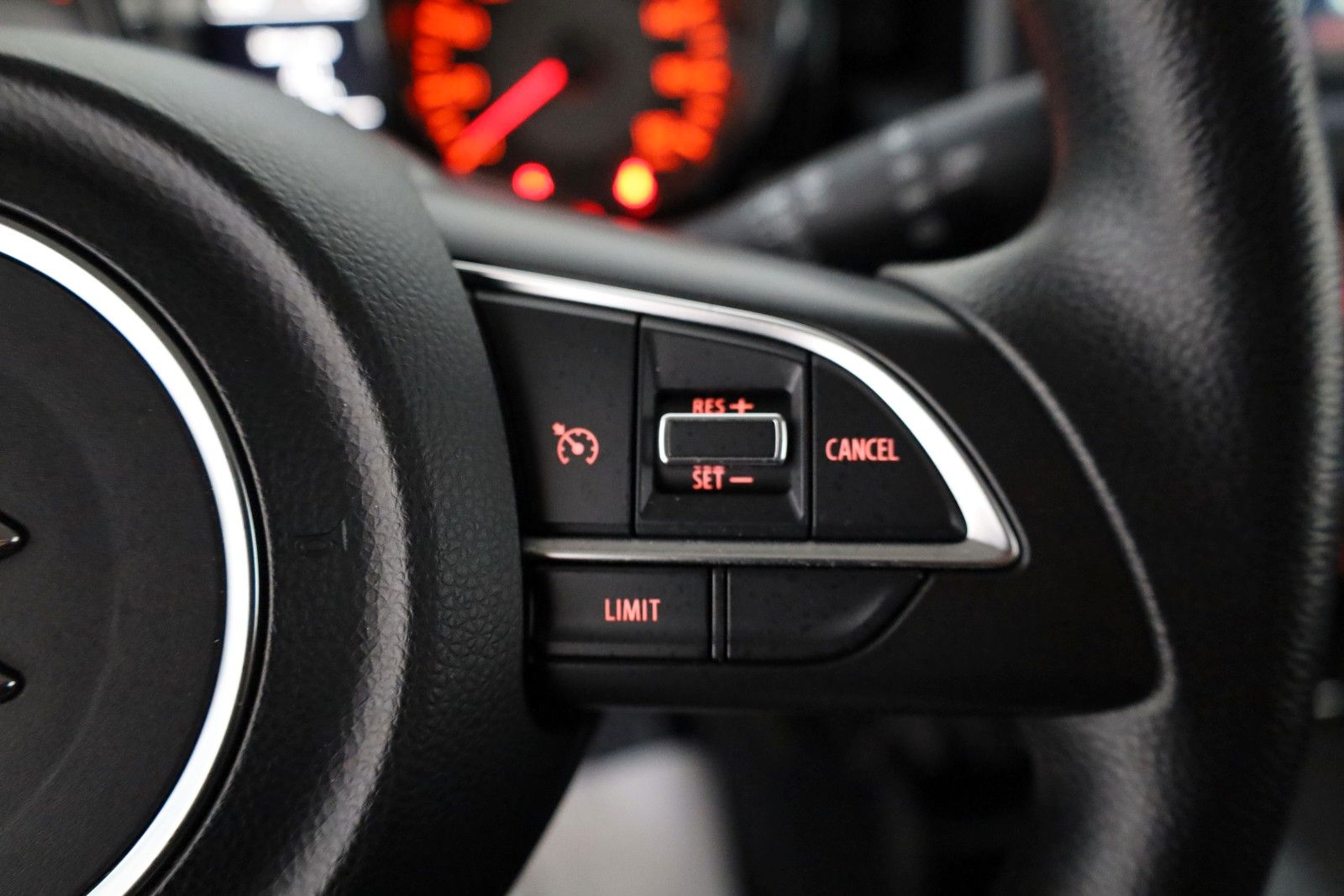 Fahrzeugabbildung Suzuki Jimny Comfort AllGrip NFZ,Navi,Kamer,4 Sitze,AHK