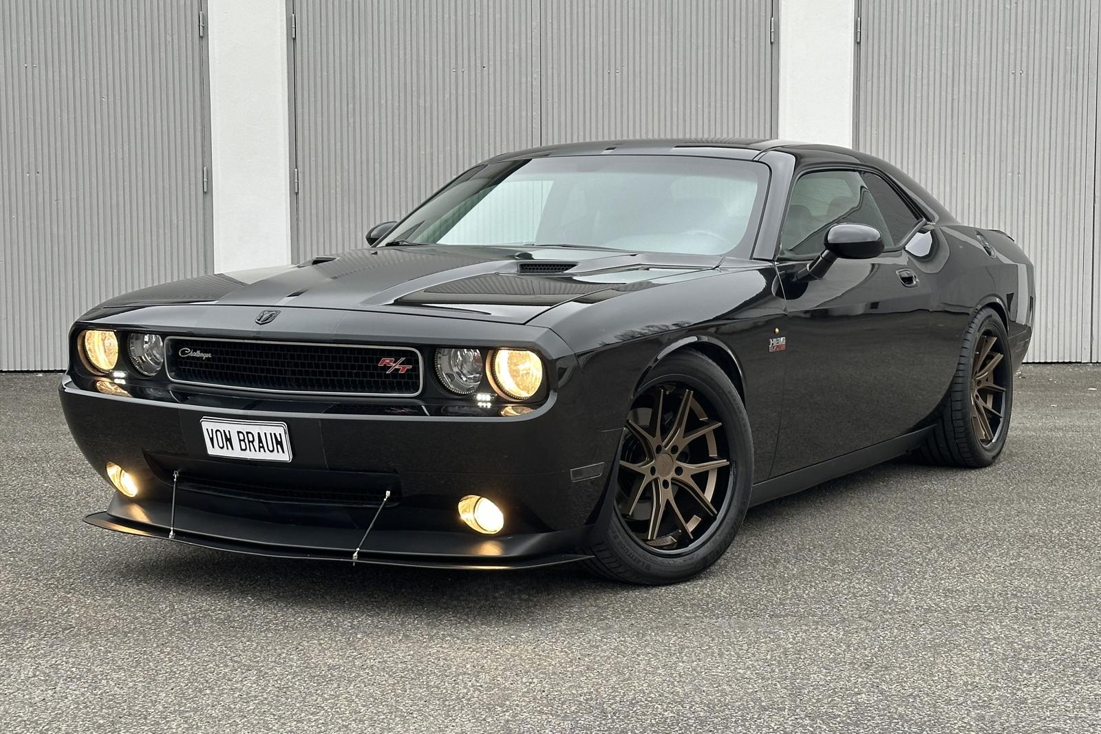 Dodge Challenger R/T 5.7 HEMI Sedan