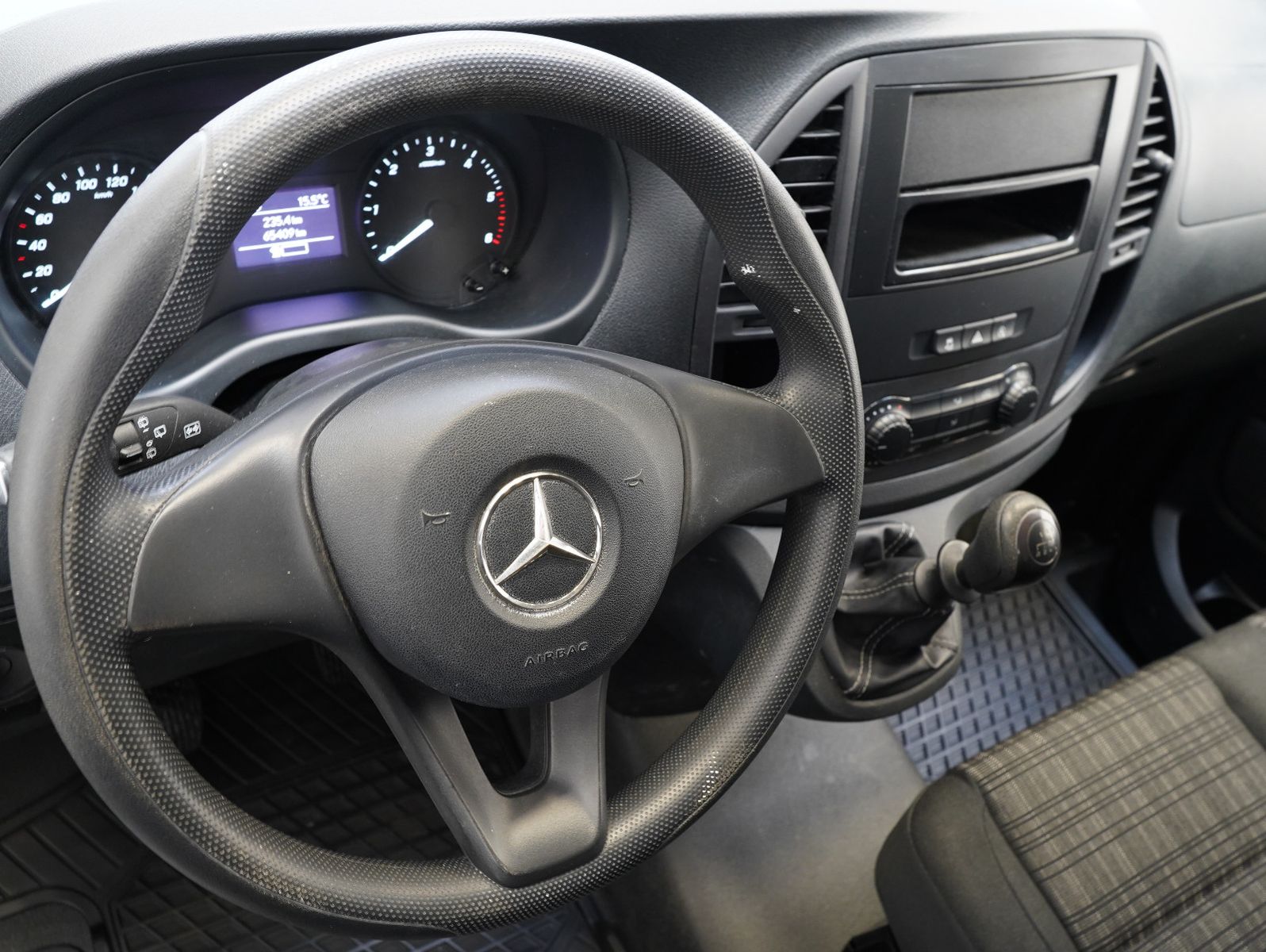 Fahrzeugabbildung Mercedes-Benz Vito Mixto 114 CDI RWD lang 6-SITZER/AHK