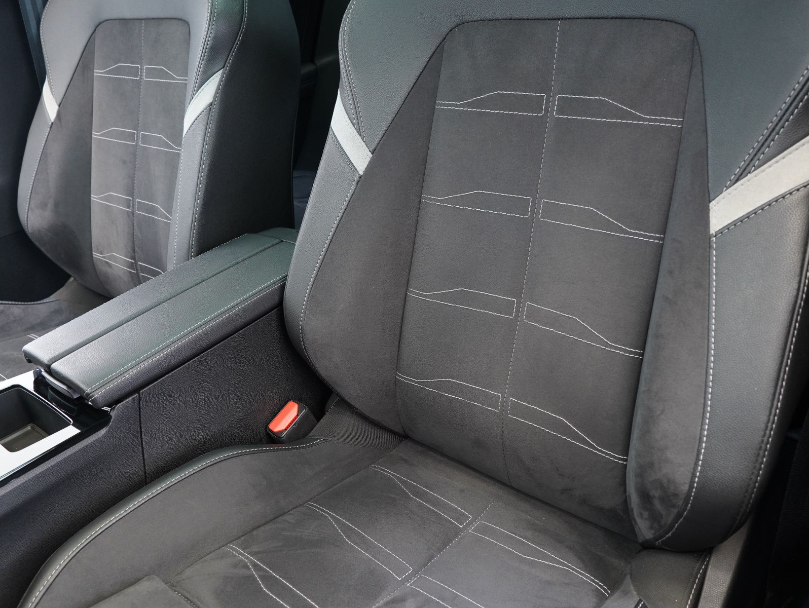 Fahrzeugabbildung Opel Astra L Lim. 5-trg. Ultimate INTELLILUX/PANORAMA