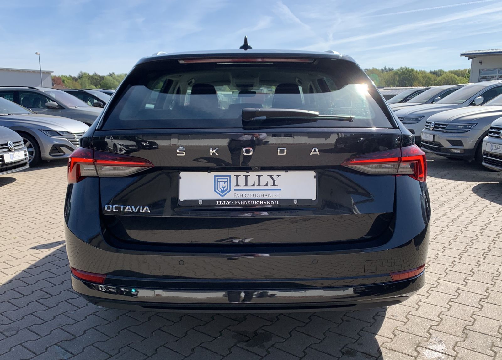 Fahrzeugabbildung SKODA Octavia 2.0 TDI*Matrix-Beam*HeadUp*Cam*Memory*