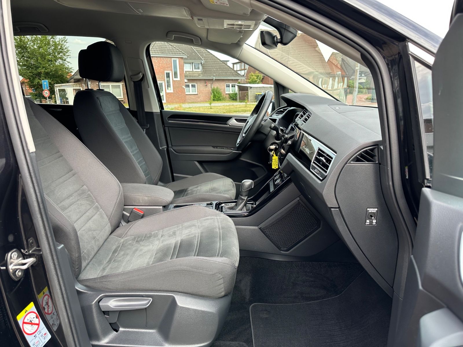 Fahrzeugabbildung Volkswagen Touran 2.0 TDI Highline DSG ACC/LED/Navi