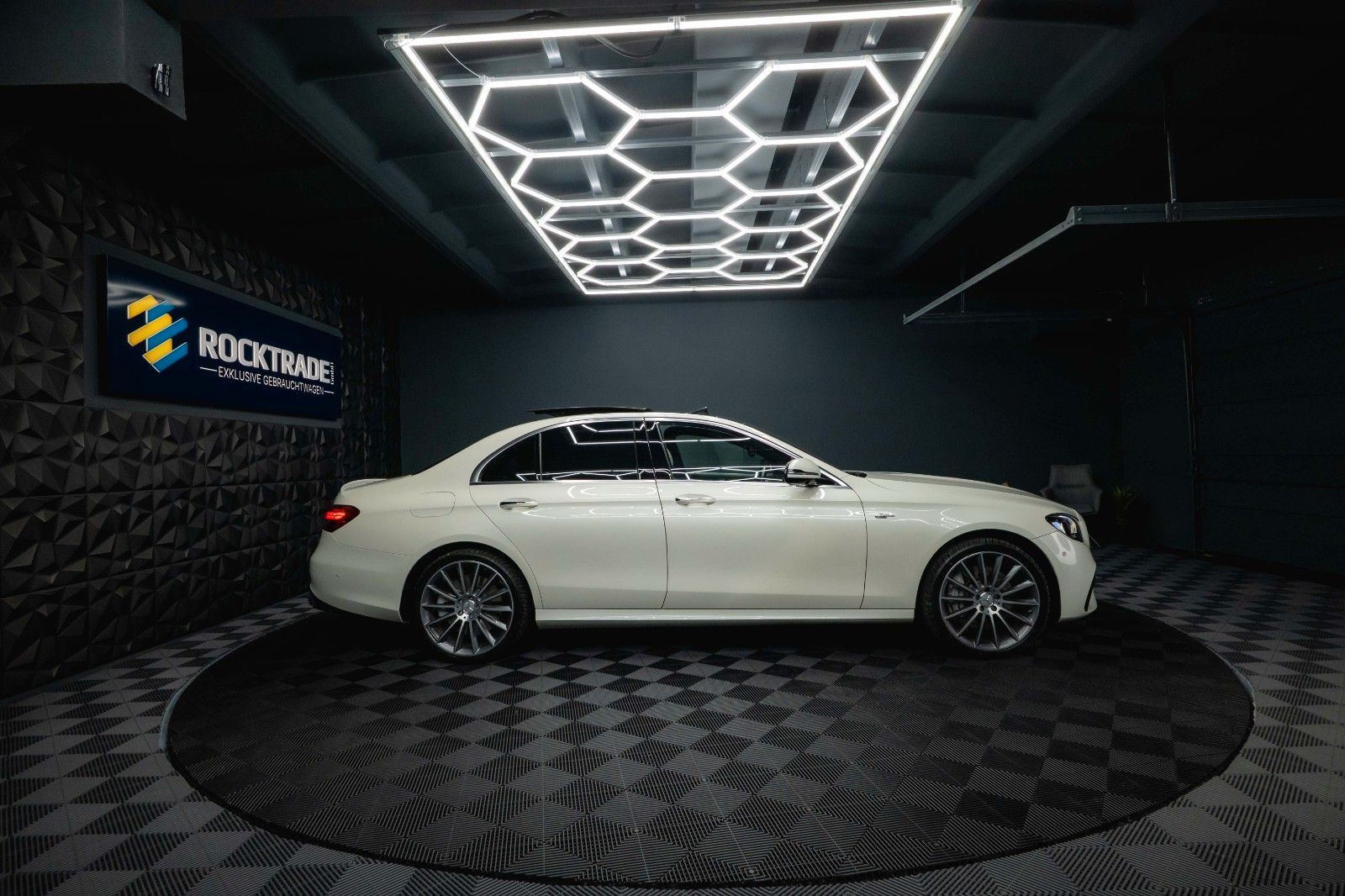 Fahrzeugabbildung Mercedes-Benz E 53 AMG 4Matic+ Facelift Designo *ACC*Pano*360*