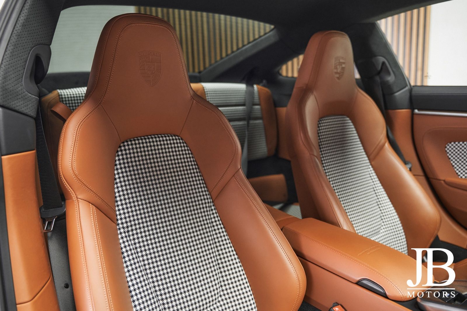 Fahrzeugabbildung Porsche 992 Sport Classic Burmester Lift Cognac 360° LED
