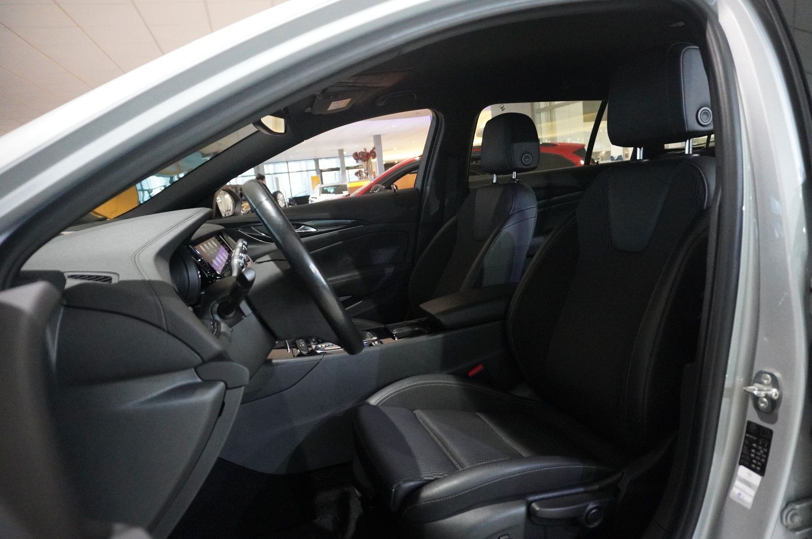 Fahrzeugabbildung Opel Insignia B ST 2.0D ELEGANCE NAVI/LED/KAMERA/HUD