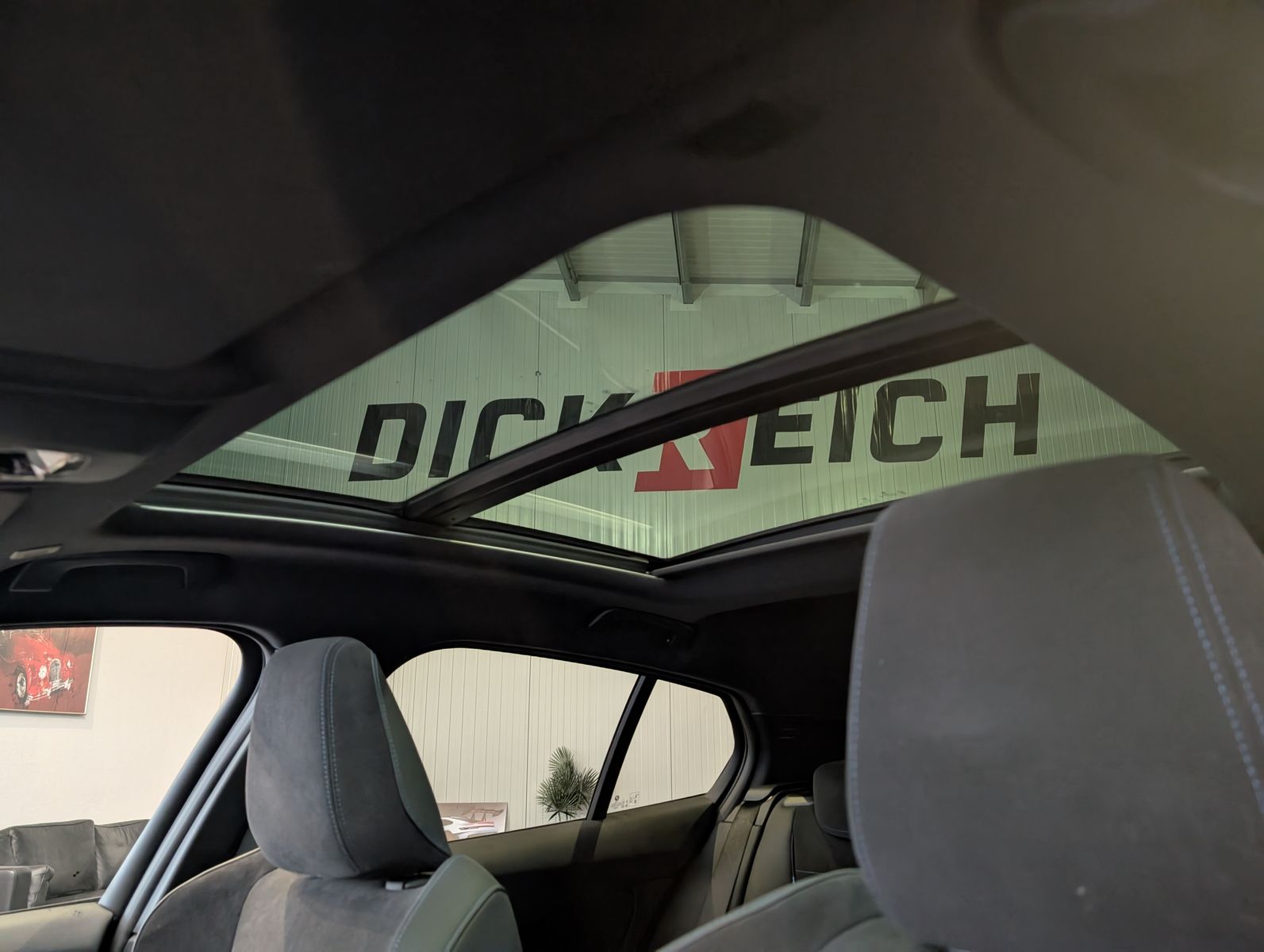 Fahrzeugabbildung BMW 123 i xDrive M-Sport Massag H/K Kamera Pano AHK