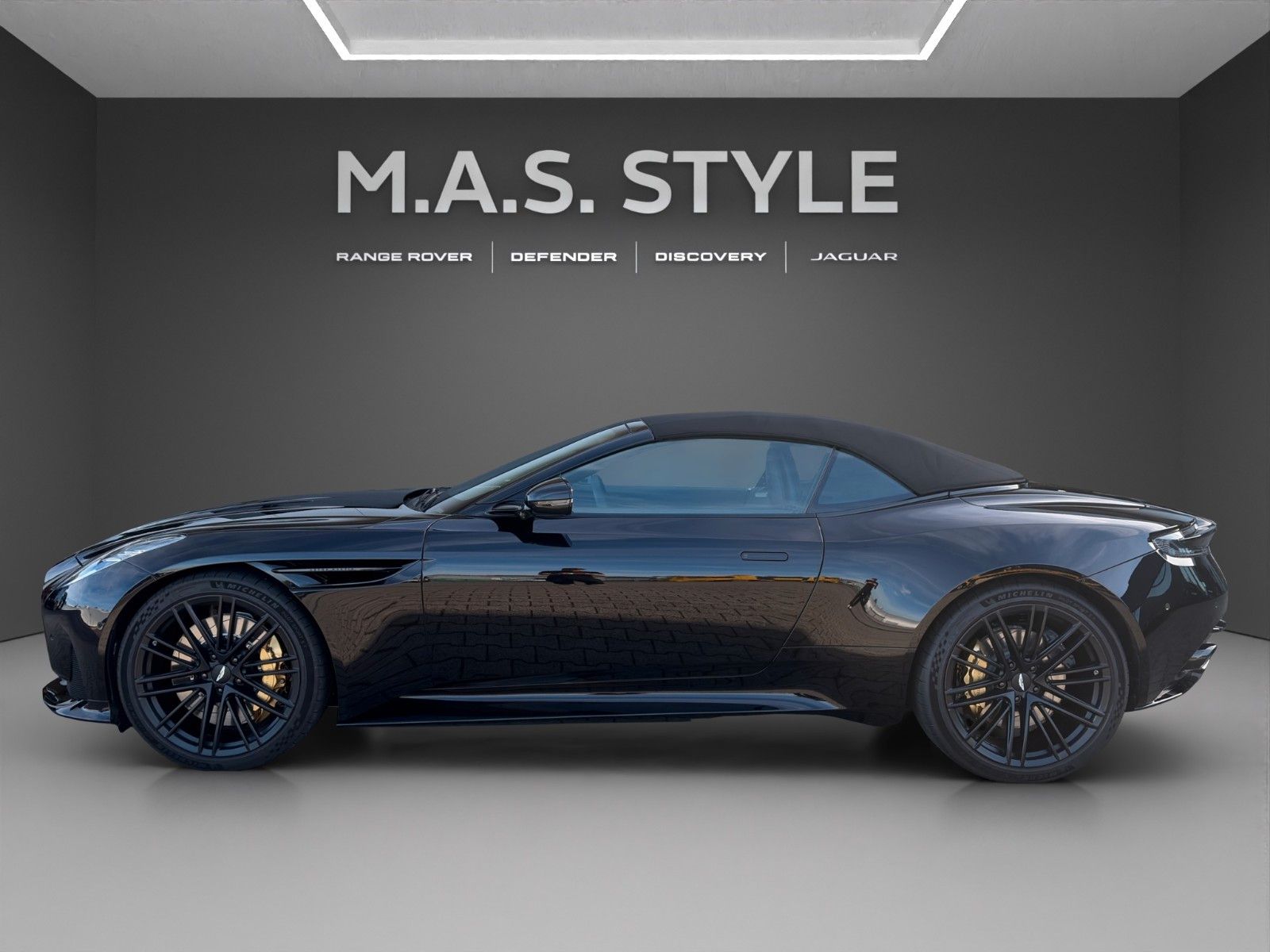 Fahrzeugabbildung Aston Martin DB12 4.0 V8 Volante PPF Bowers & Wilkins