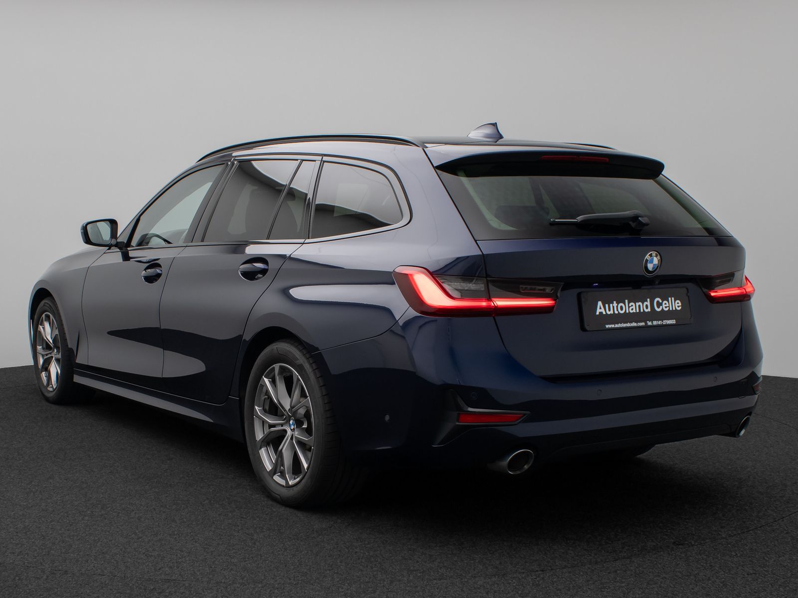 Fahrzeugabbildung BMW 330d xD Sport Line Pano Kamera Laser HUD DAB H/K