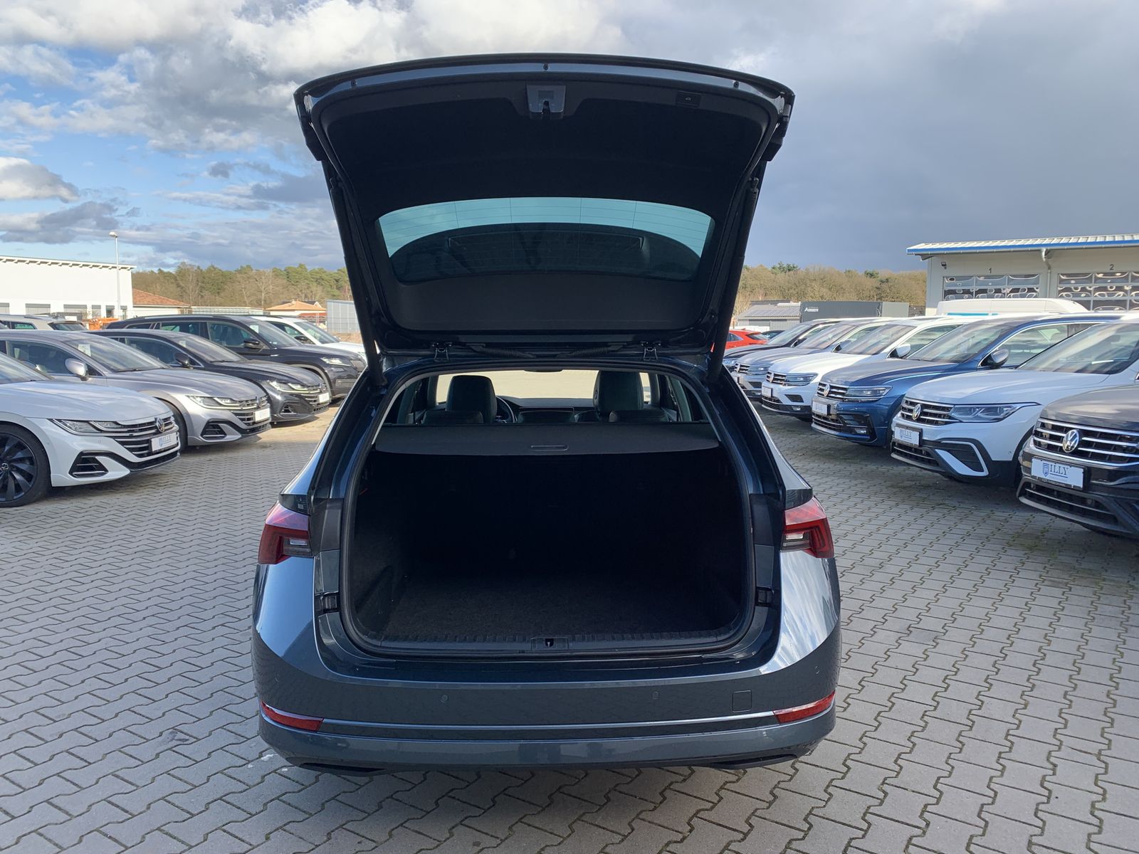 Fahrzeugabbildung SKODA Octavia 2.0 TDI*First Edition*Matrix-Beam*Leder*