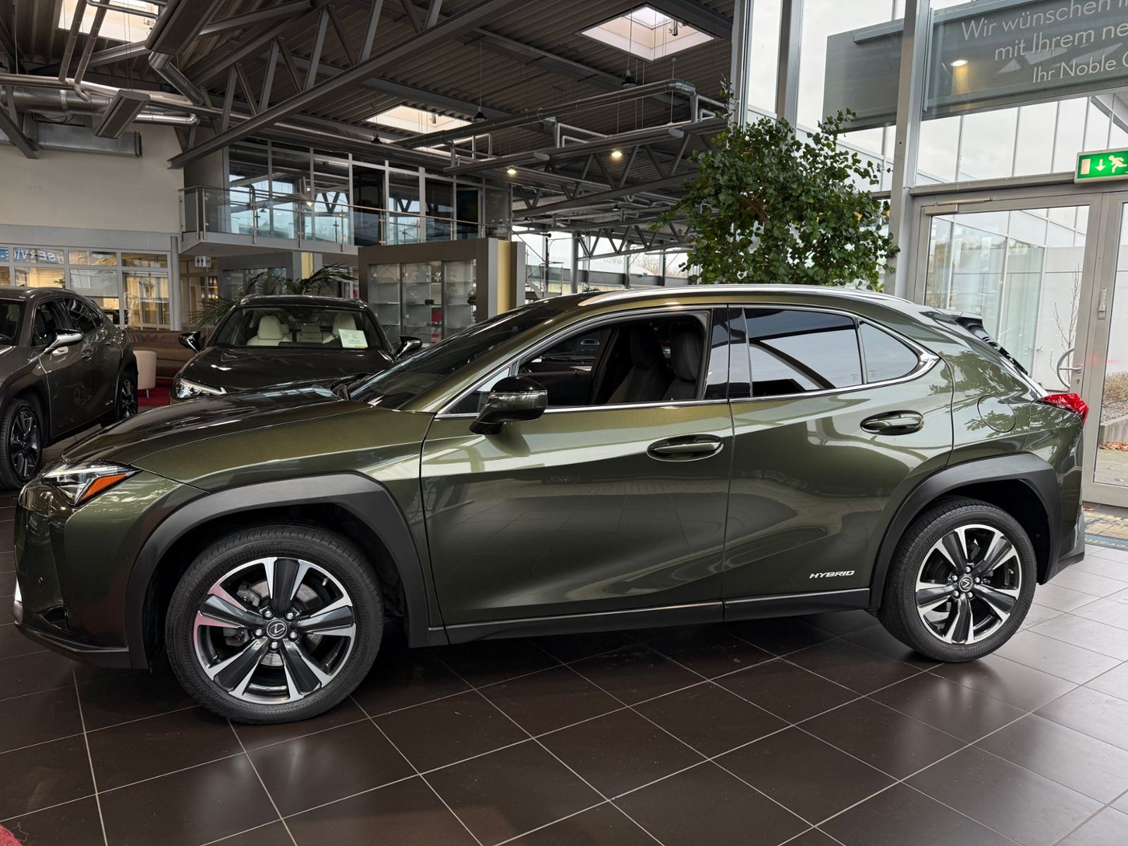 Fahrzeugabbildung Lexus UX 250h  Style Edition MY22 LED KAM DAB+